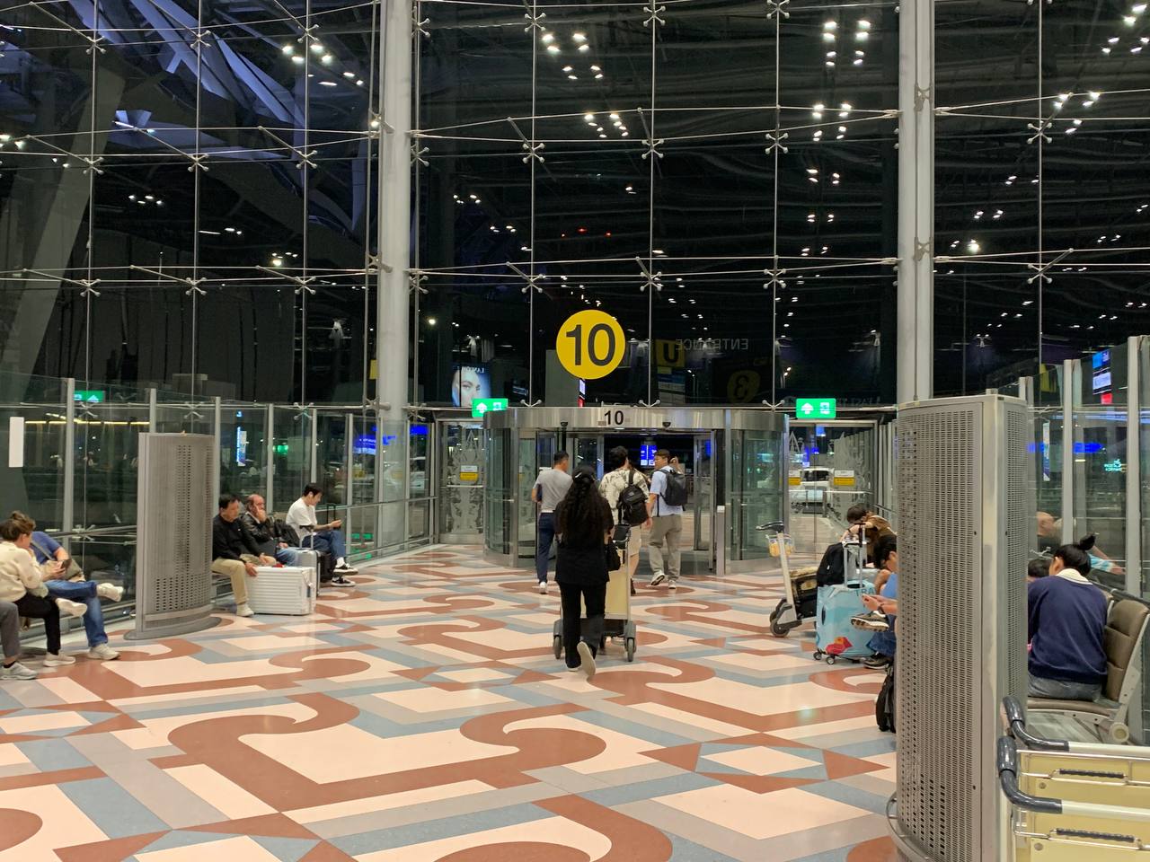 ทางเดินชั้น 4 ของสุวรรณภูมิไป Gate 7-10